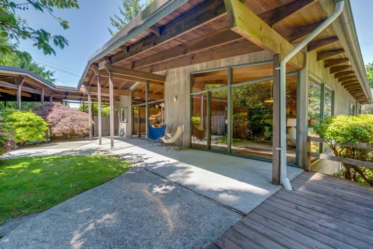 Just Sold: ARCHITECT DESIGNED NORTHWEST REGIONAL STYLE STUNNER